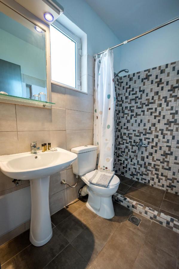 Jonathan Studio Apartments Тигаки Экстерьер фото